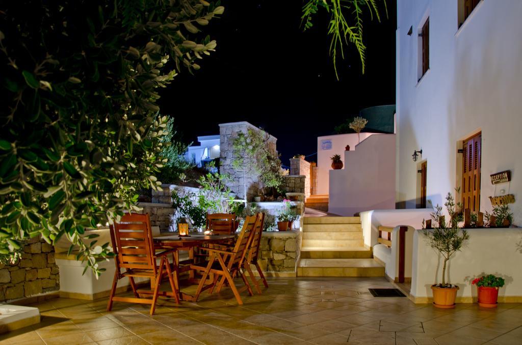 Aerolithos Hotel Adamantas  Екстериор снимка