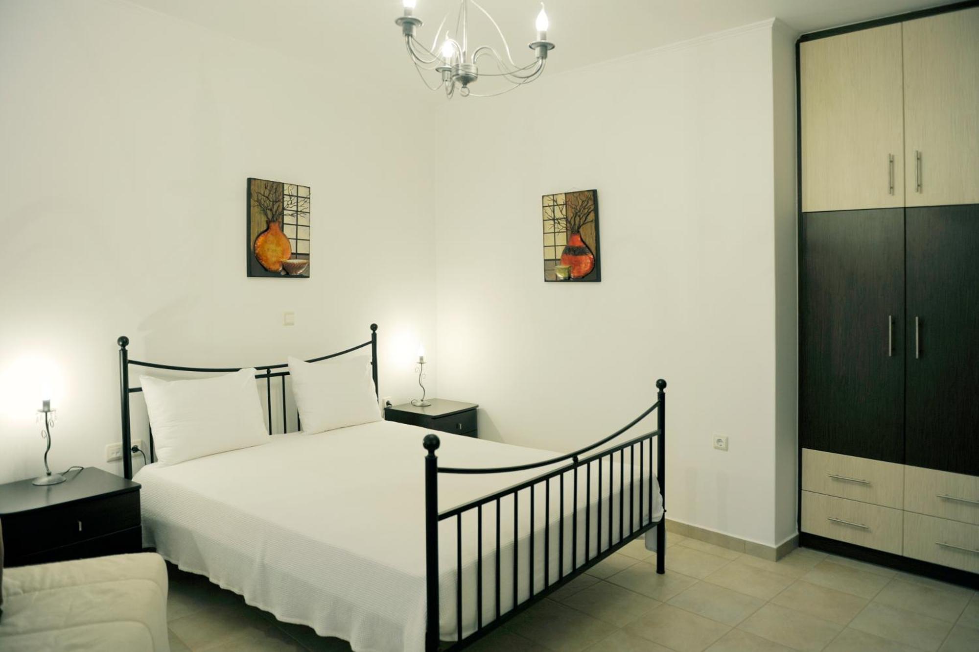 Aerolithos Hotel Adamantas  Екстериор снимка