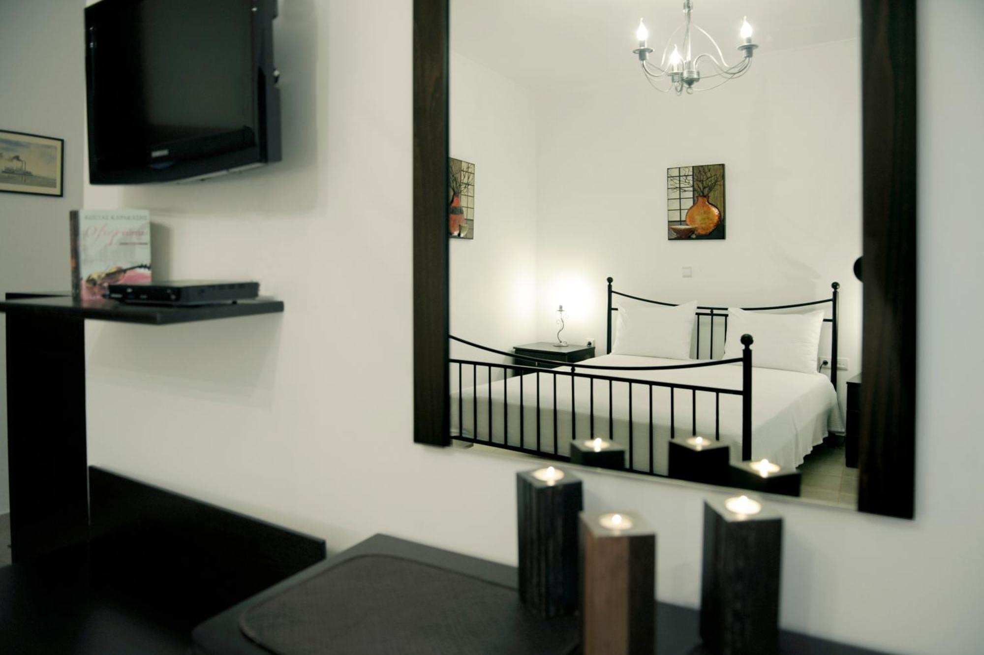 Aerolithos Hotel Adamantas  Екстериор снимка
