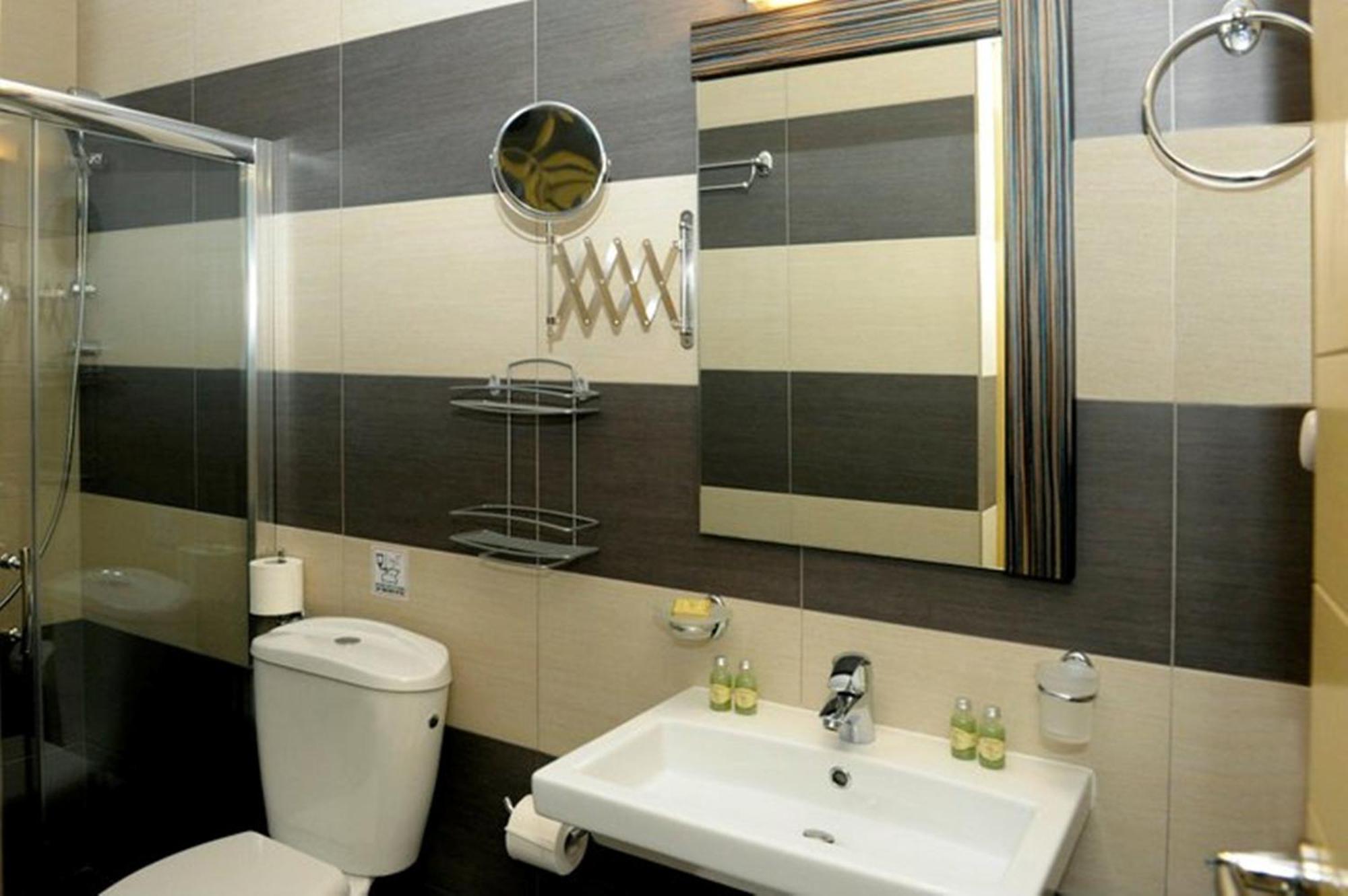 Aerolithos Hotel Adamantas  Екстериор снимка