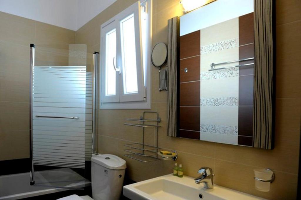 Aerolithos Hotel Adamantas  Стая снимка